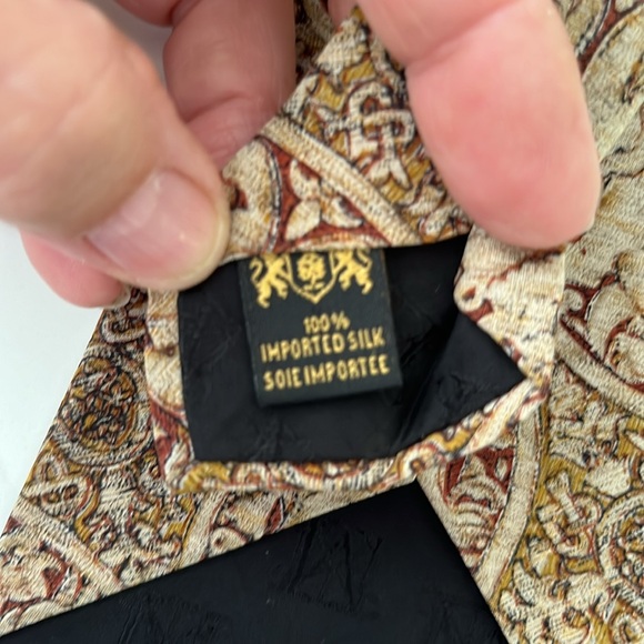 EUC Metropolitan Museum of Art 100% silk baroque design tie in shades of brown - Picture 4 of 4